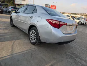 Toyota Corolla LE Eco (1.8L 4cyl 2A) 2018 Silver