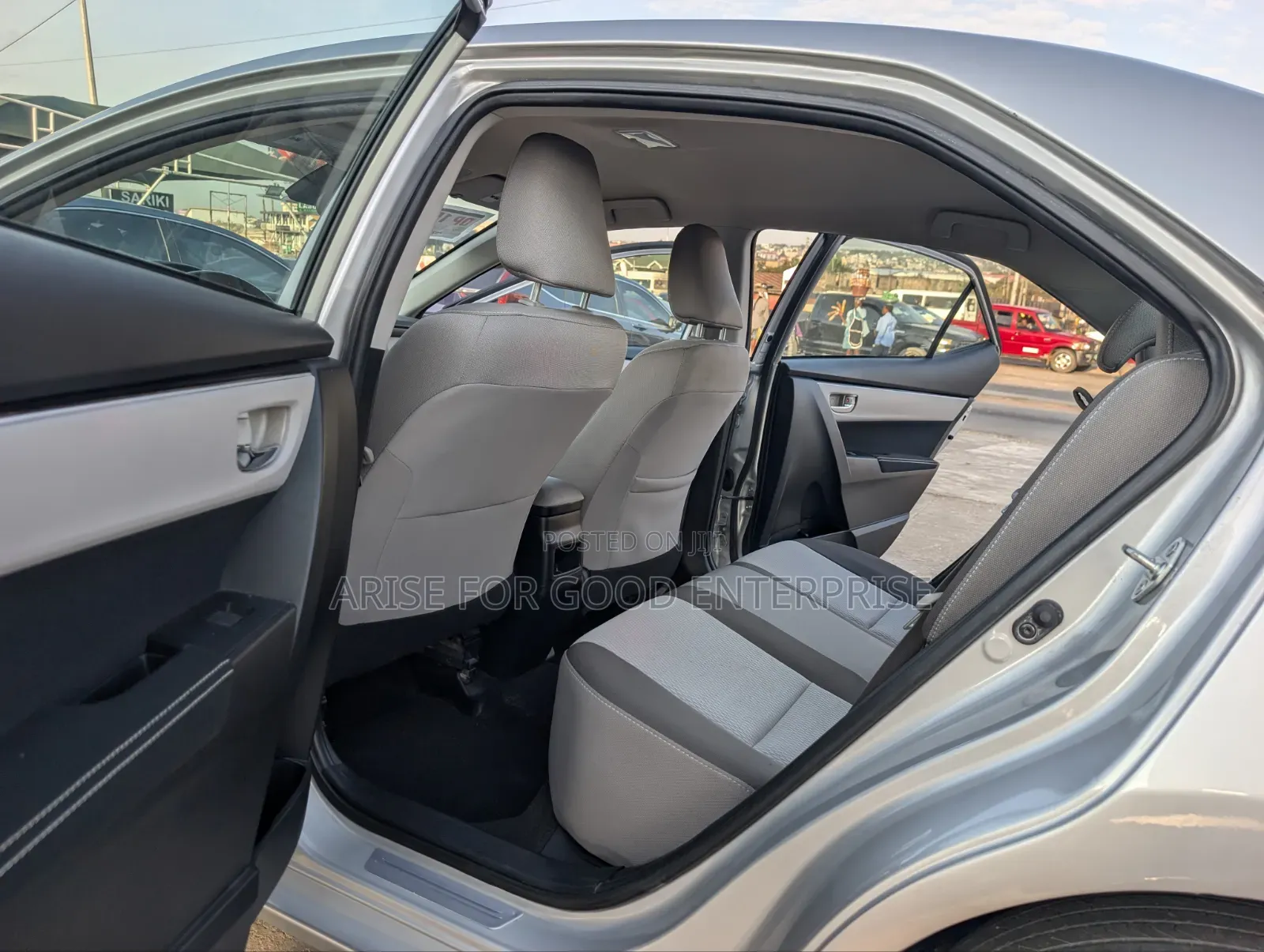 Toyota Corolla LE Eco (1.8L 4cyl 2A) 2018 Silver