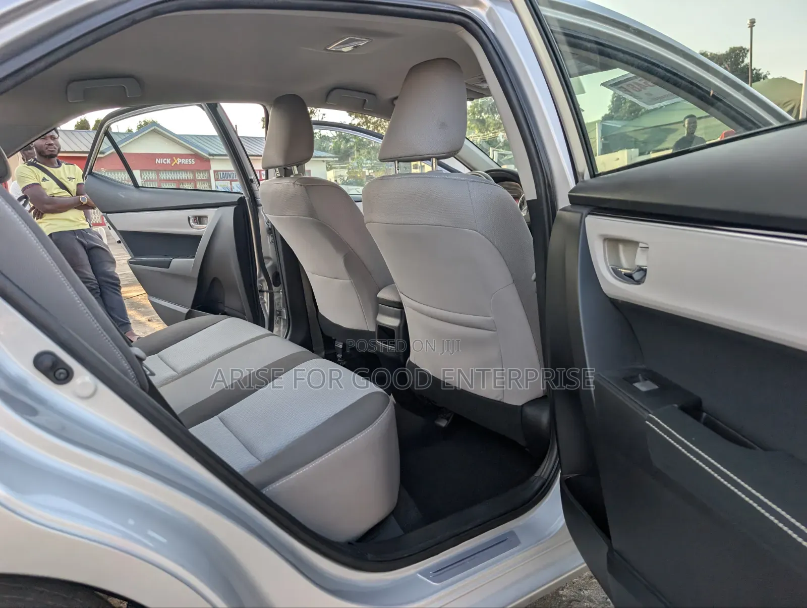 Toyota Corolla LE Eco (1.8L 4cyl 2A) 2018 Silver