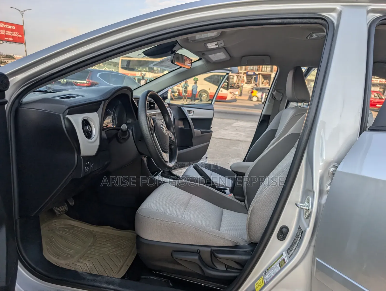 Toyota Corolla LE Eco (1.8L 4cyl 2A) 2018 Silver