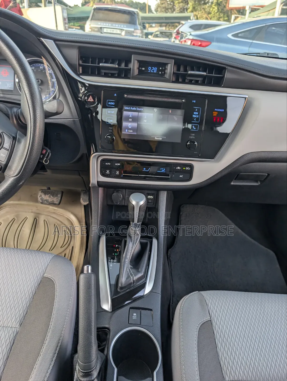 Toyota Corolla LE Eco (1.8L 4cyl 2A) 2018 Silver