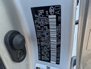 Toyota Corolla LE Eco (1.8L 4cyl 2A) 2018 Silver