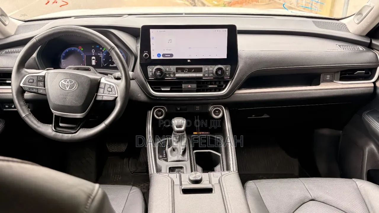 Toyota Grand Highlander Platinum 2025 Off white