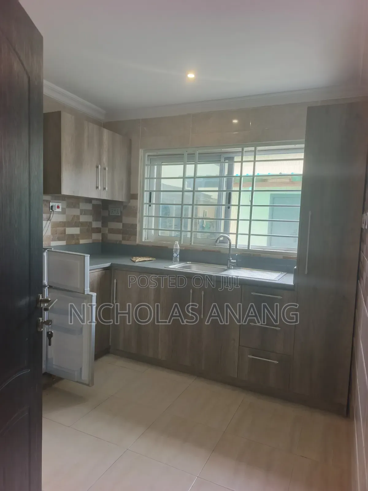 3bdrm Apartment in New Town for rent