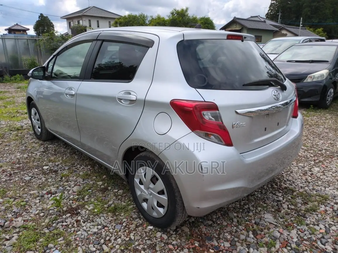 Toyota Vitz 2014 Silver