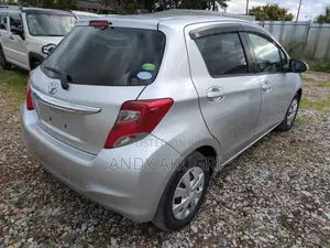Toyota Vitz 2014 Silver