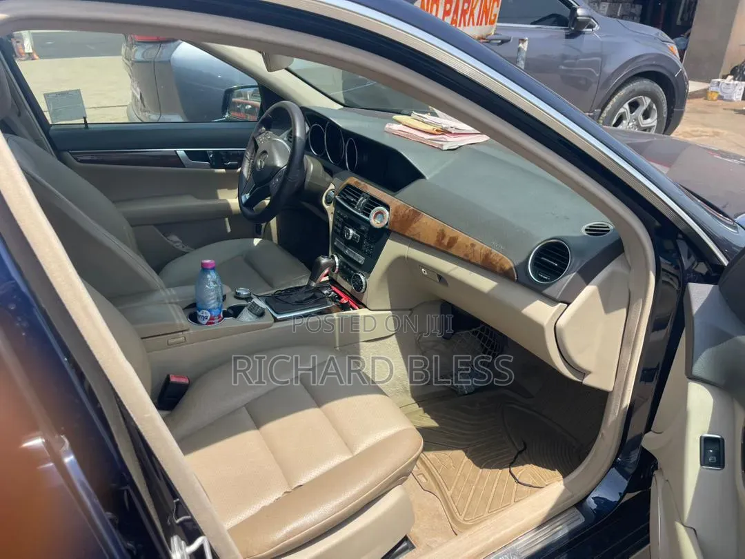 Mercedes-Benz C250 2014 Blue