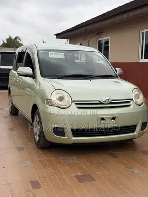 Toyota Sienta 1.5 FWD 2015 Green