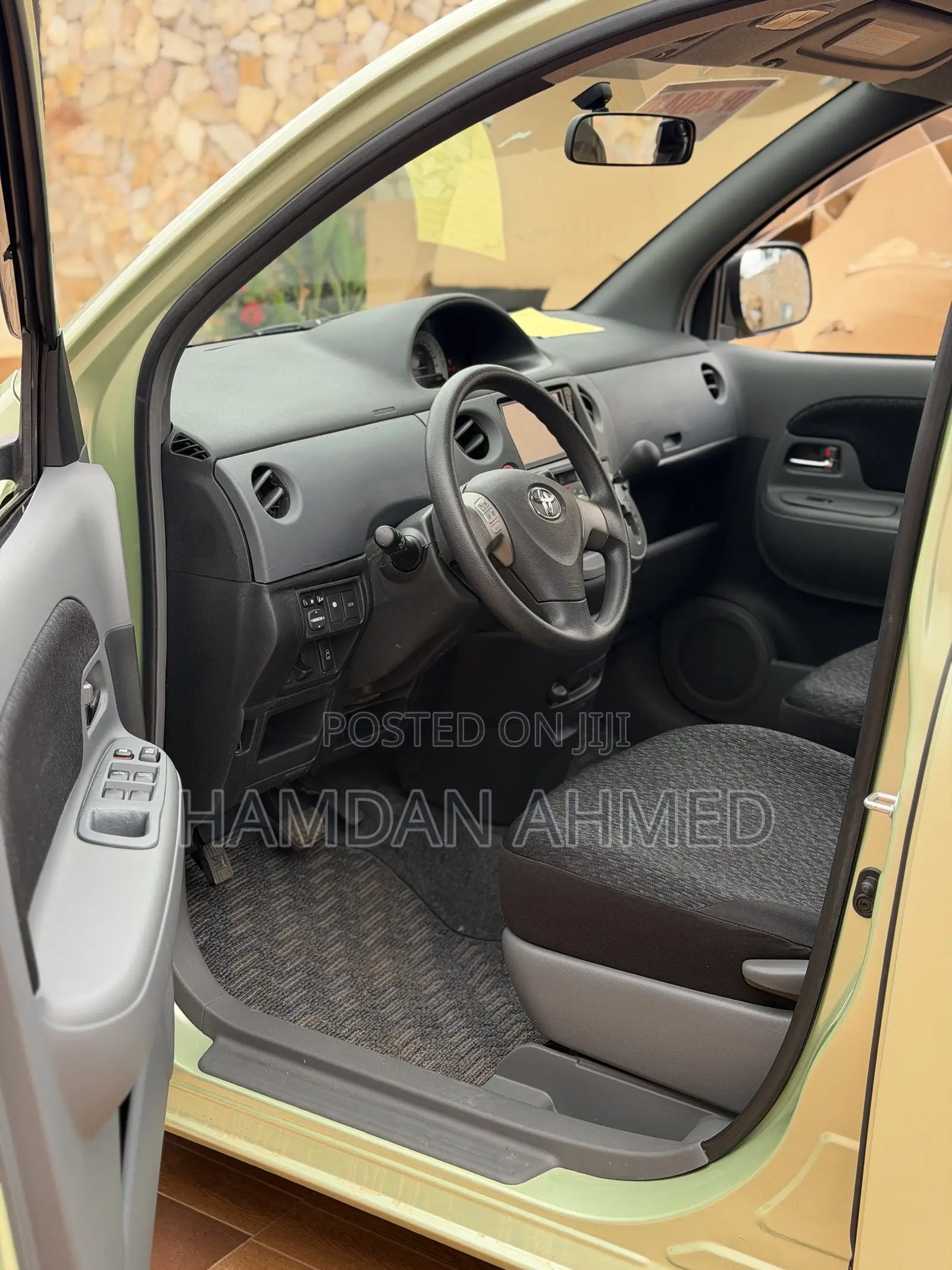 Toyota Sienta 1.5 FWD 2015 Green