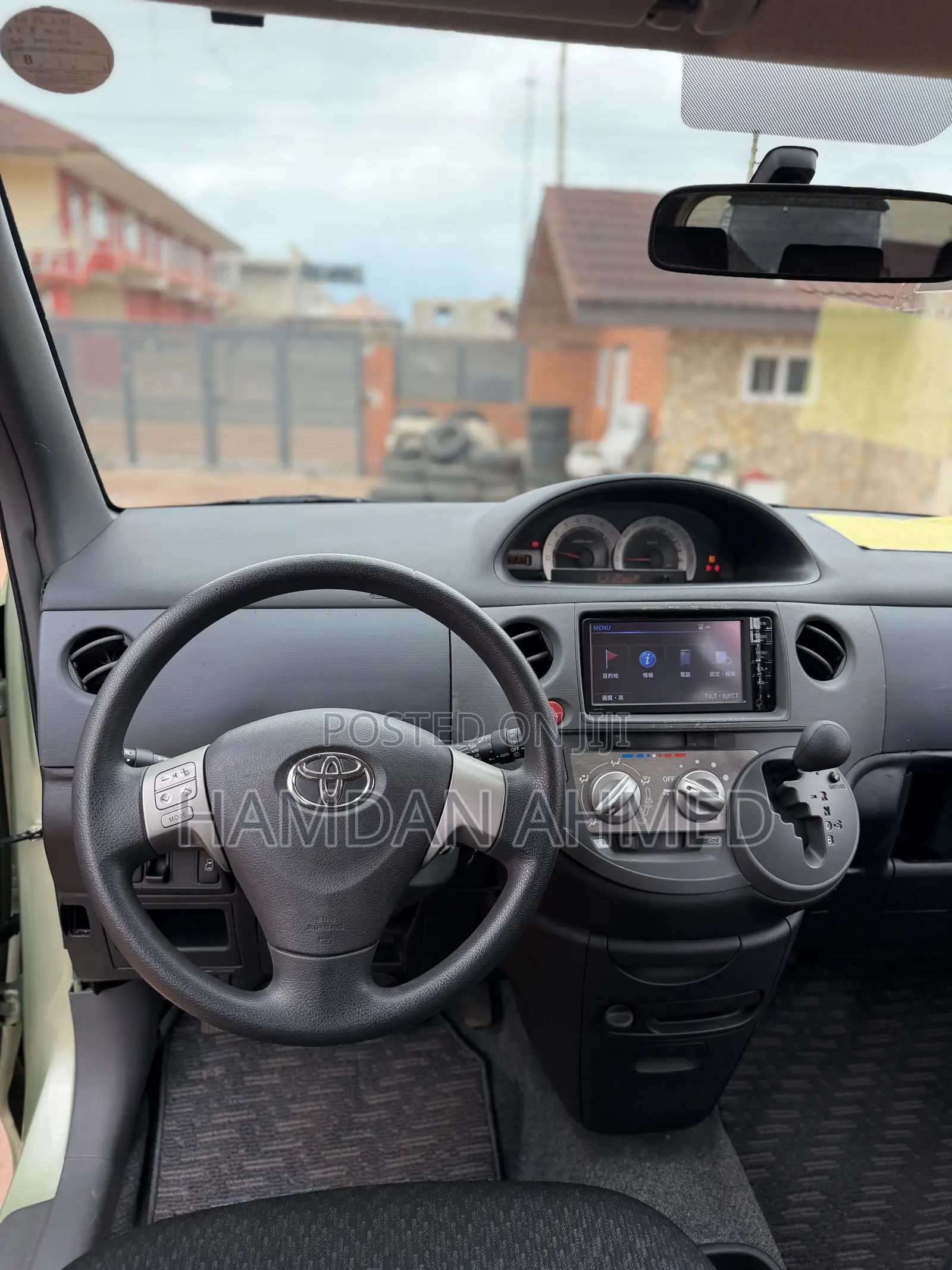 Toyota Sienta 1.5 FWD 2015 Green