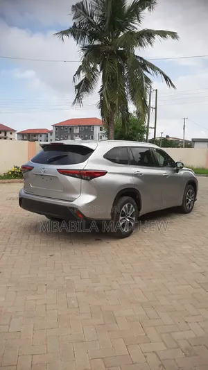 Toyota Highlander 2023 Silver