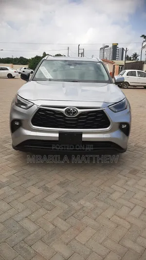 Toyota Highlander 2023 Silver