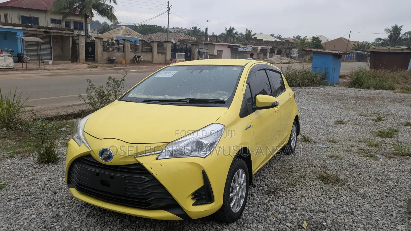Toyota Vitz 1.5 FWD Hybrid 5dr 2017 Yellow