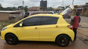 Toyota Vitz 1.5 FWD Hybrid 5dr 2017 Yellow
