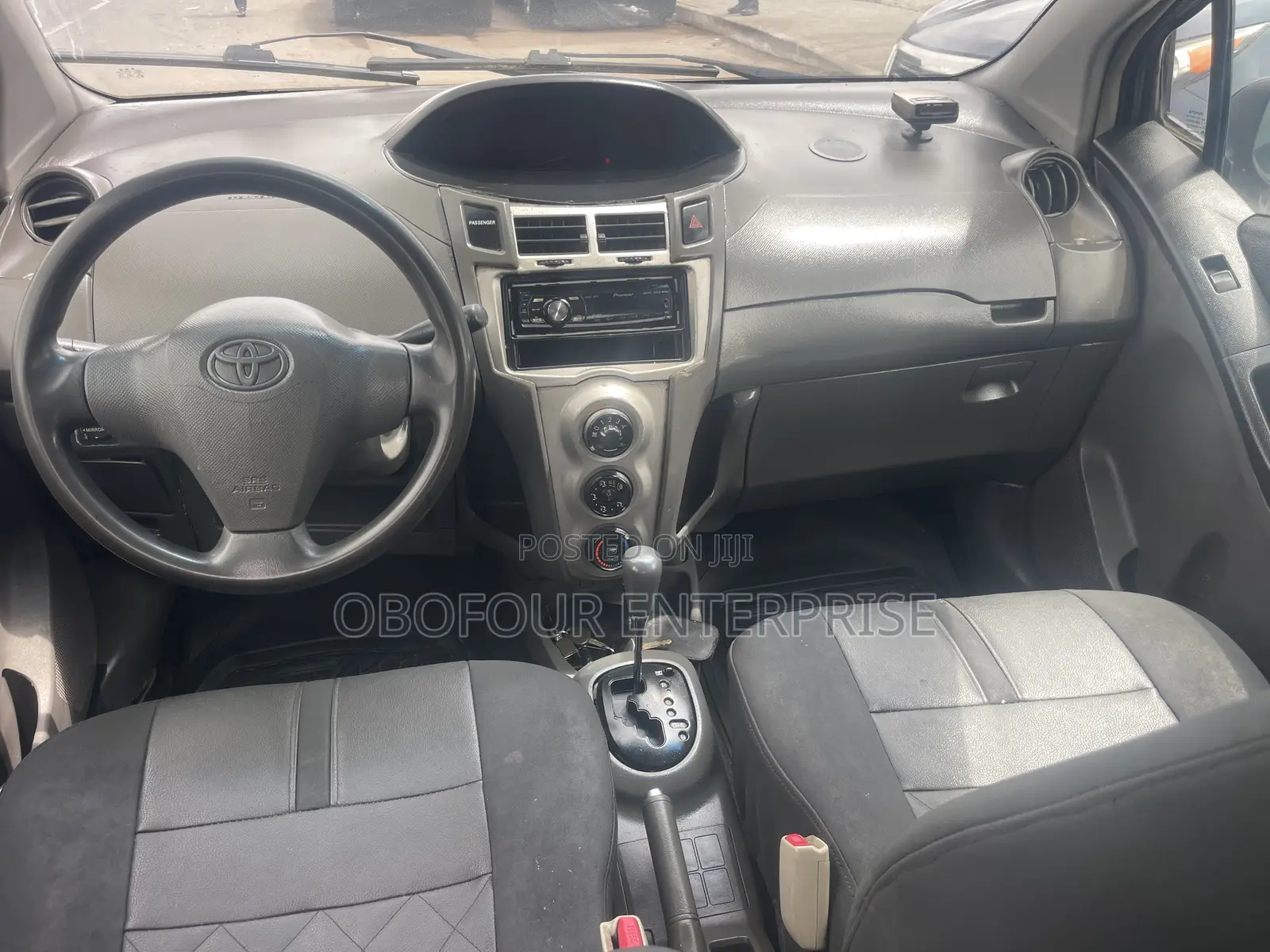 Toyota Vitz 1.3 FWD 5dr 2010 Silver