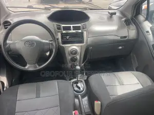 Toyota Vitz 1.3 FWD 5dr 2010 Silver