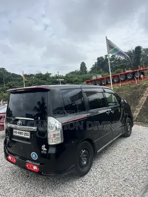 Toyota Voxy 2013 Black