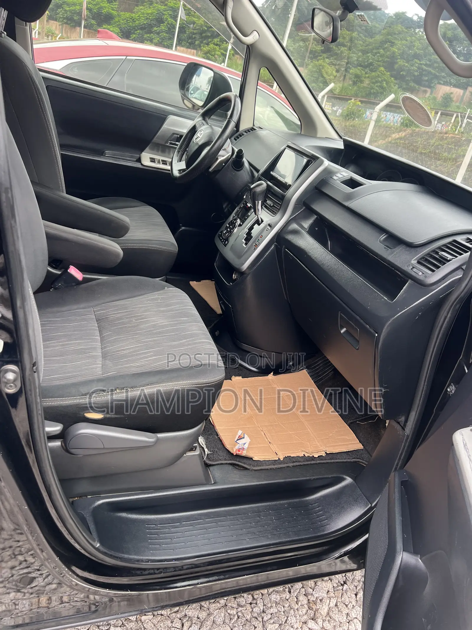 Toyota Voxy 2013 Black