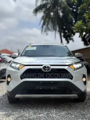 Toyota RAV4 2021 White