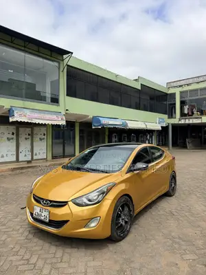 Hyundai Elantra GLS Sedan FWD (1.8L 4cyl 6A) 2013 Gold