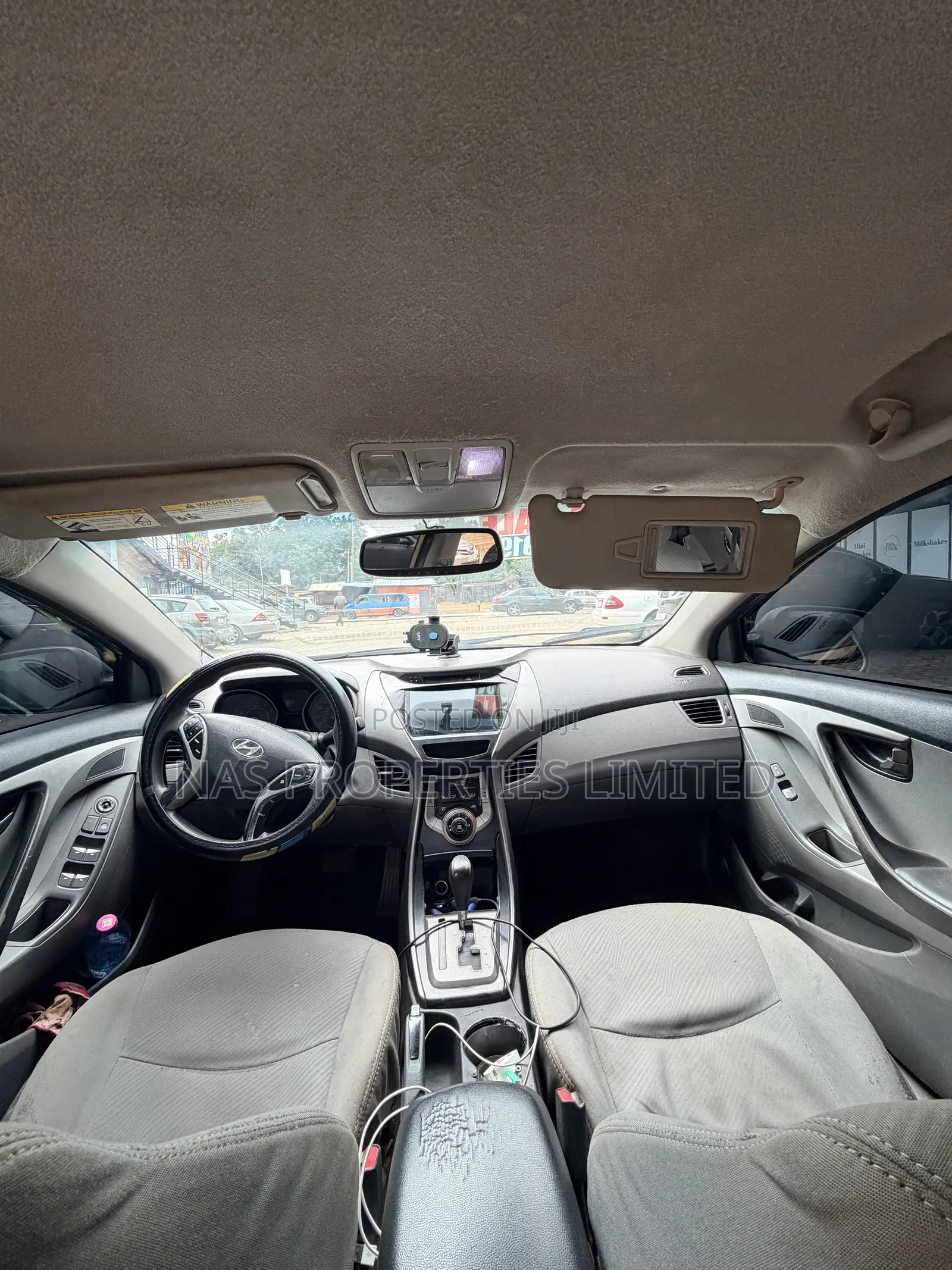 Hyundai Elantra GLS Sedan FWD (1.8L 4cyl 6A) 2013 Gold