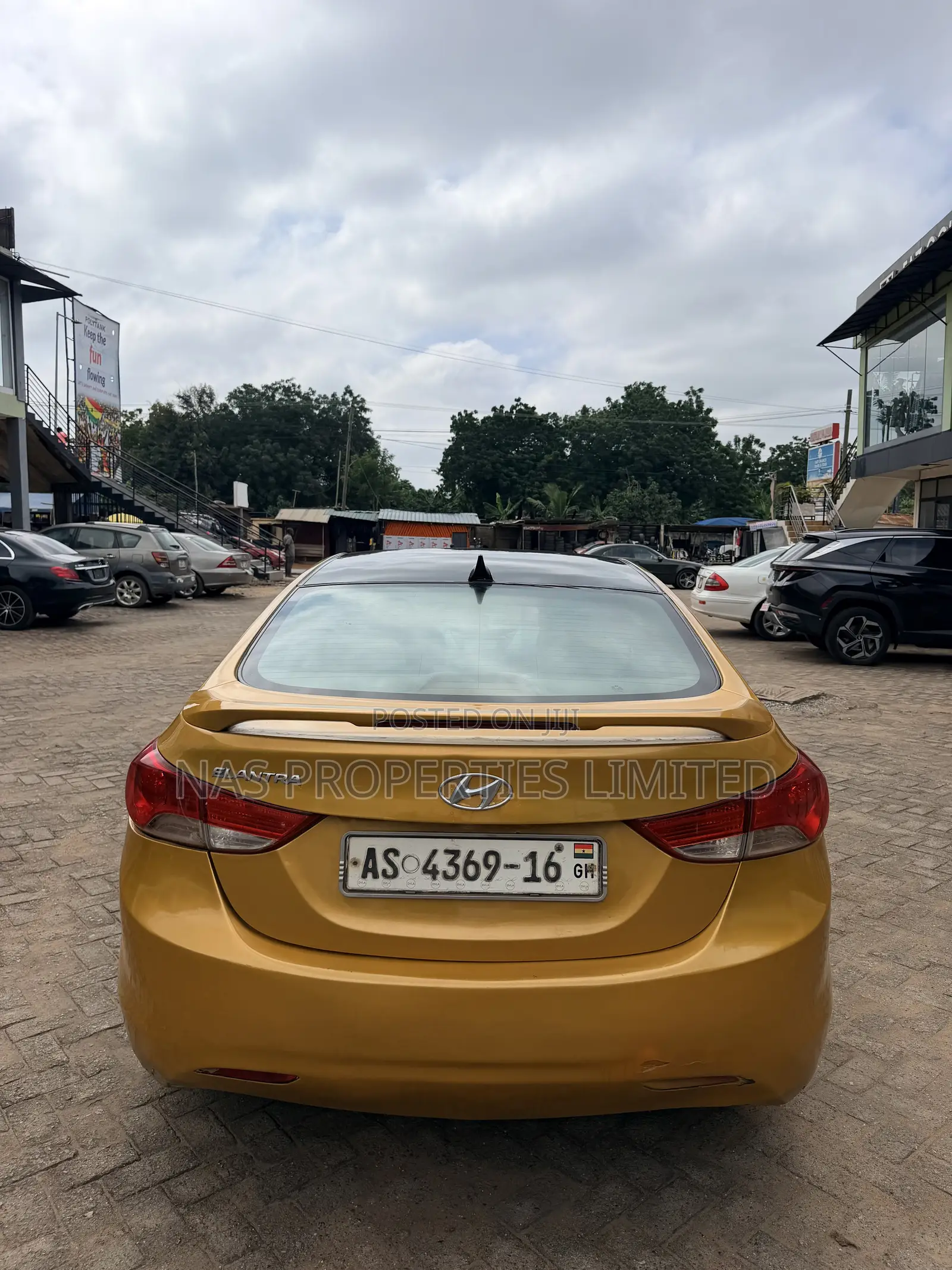 Hyundai Elantra GLS Sedan FWD (1.8L 4cyl 6A) 2013 Gold