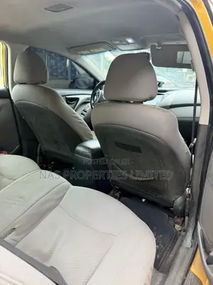 Hyundai Elantra GLS Sedan FWD (1.8L 4cyl 6A) 2013 Gold