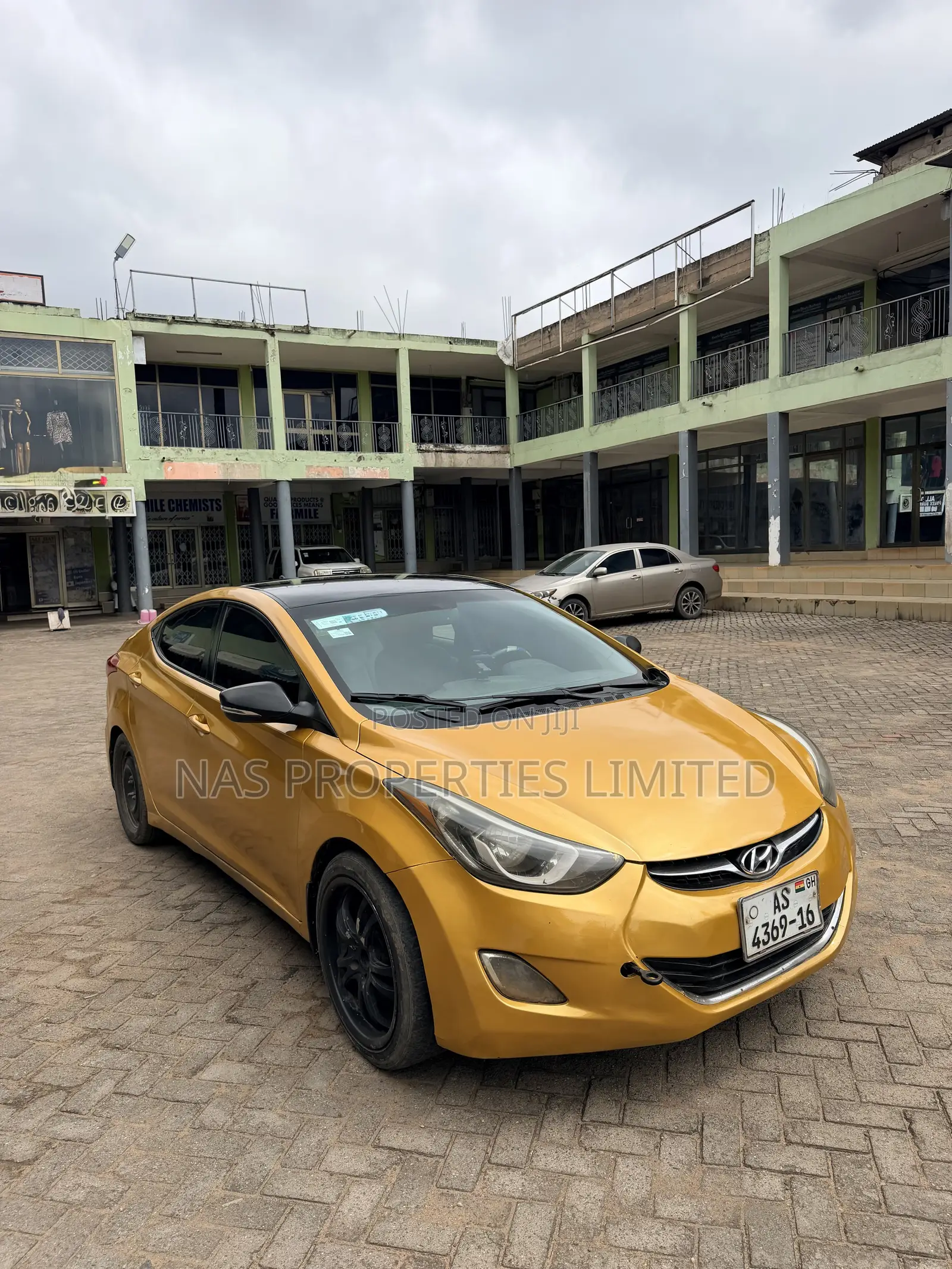Hyundai Elantra GLS Sedan FWD (1.8L 4cyl 6A) 2013 Gold