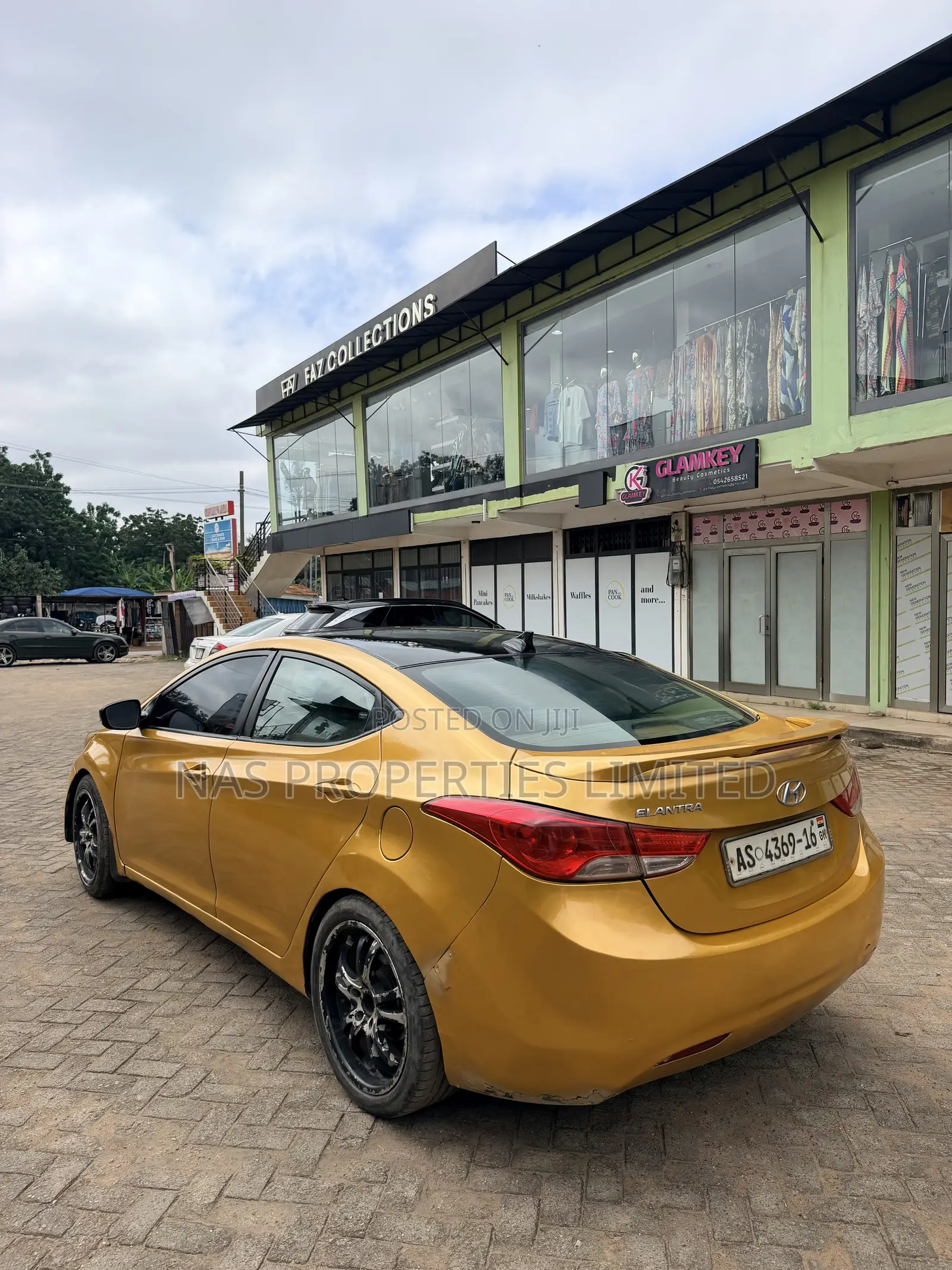 Hyundai Elantra GLS Sedan FWD (1.8L 4cyl 6A) 2013 Gold