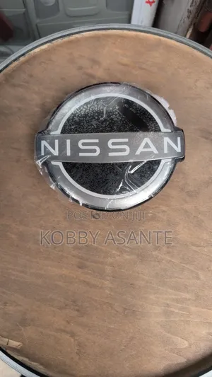 Nissan Rogue 2022 Front Emblem