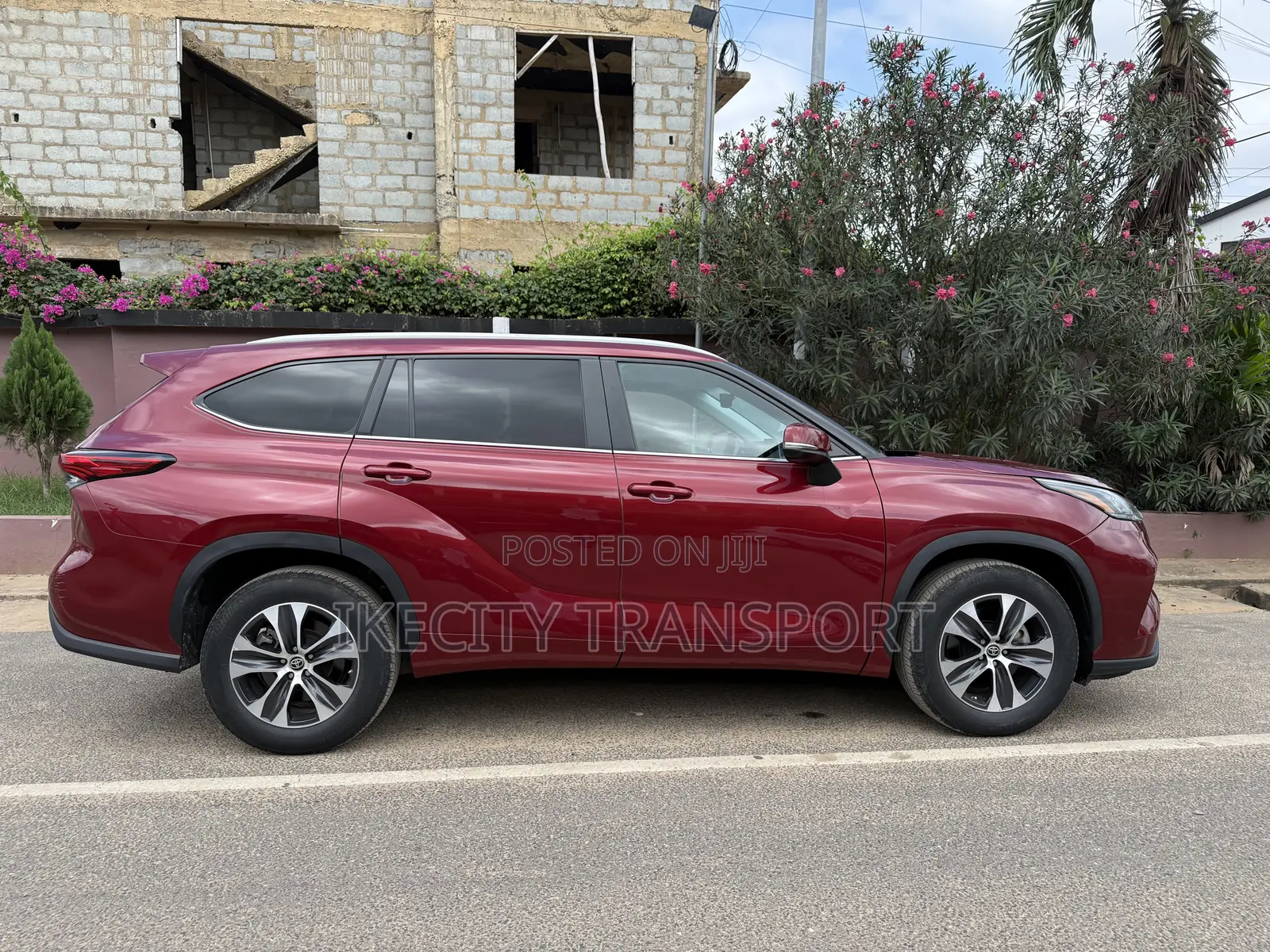 Toyota Highlander XLE AWD 2023 Red