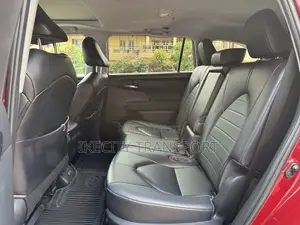 Toyota Highlander XLE AWD 2023 Red