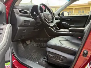 Toyota Highlander XLE AWD 2023 Red