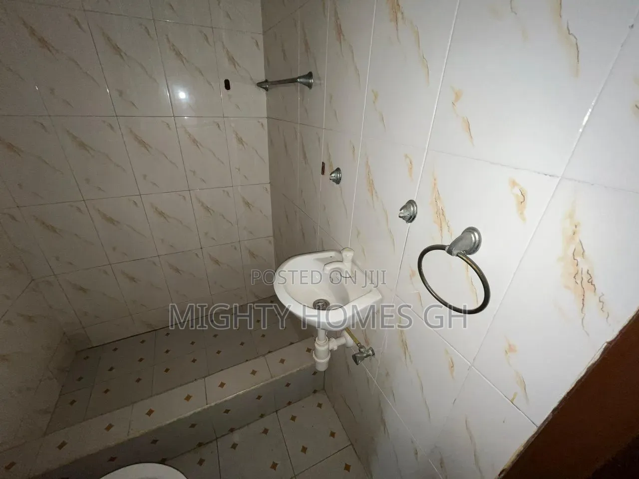 5bdrm House in Mighty Homes, Kasoa for rent