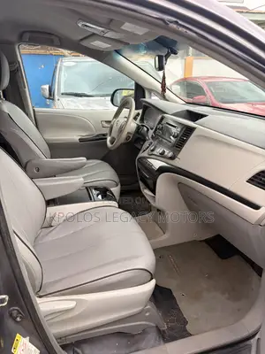 Toyota Sienna LE 7 Passenger 2011 Gray
