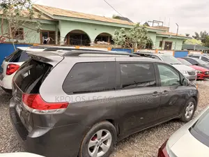 Toyota Sienna LE 7 Passenger 2011 Gray