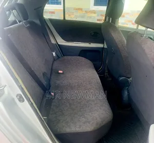 Toyota Vitz 1.3 AWD 5dr 2010 Silver