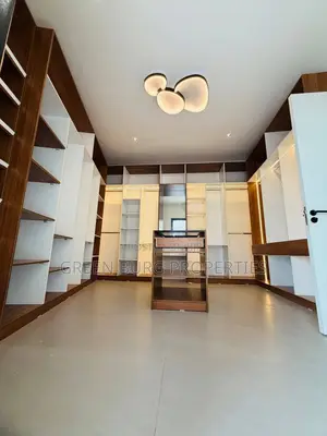 10bdrm Mansion in Green, Adjiriganor for sale