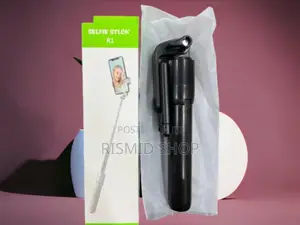R1 Adjustable Selfie Stick