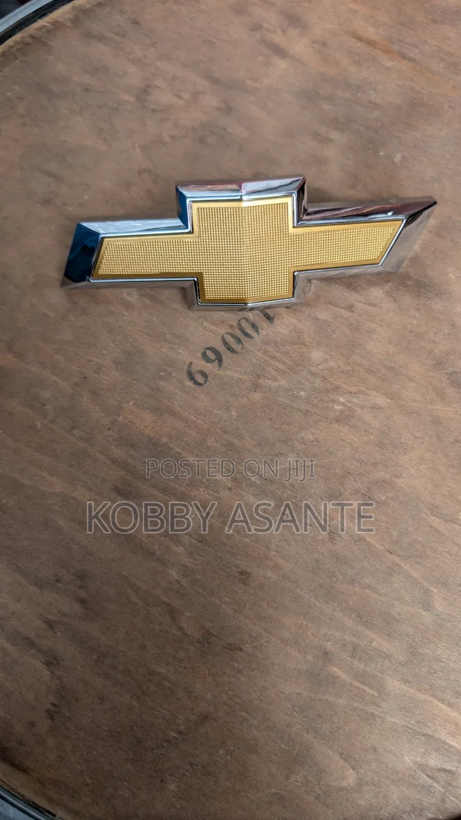 Chevy Camaro 2018 Front Emblem