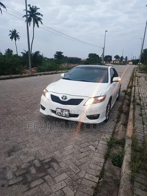 Toyota Camry SE 4dr Sedan (2.5L 4cyl 6A) 2011 White