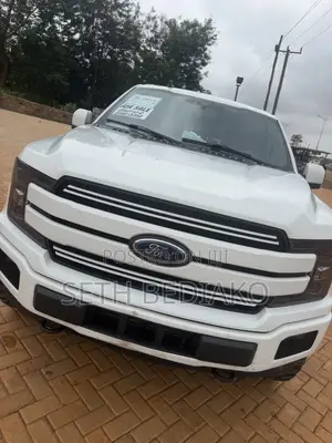 Ford F-150 Lariat 4x4 SuperCrew Cab Styleside 5.5 ft. box 145 in. WB White