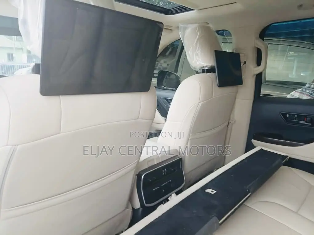 New Toyota Land Cruiser LC300 2024 White