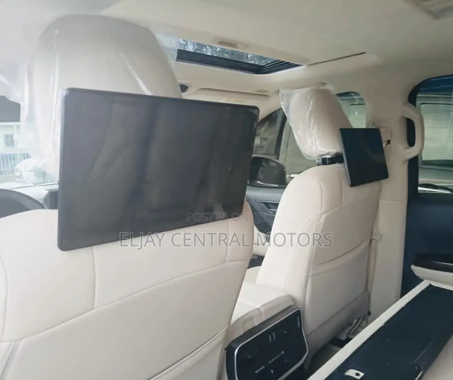 New Toyota Land Cruiser LC300 2024 White