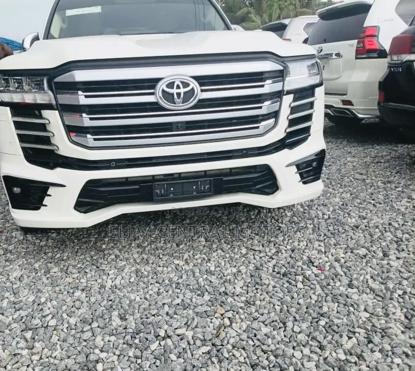 New Toyota Land Cruiser LC300 2024 White