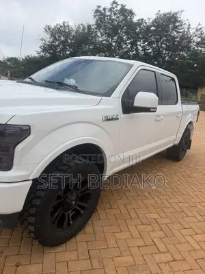 Ford F-150 Lariat 4x4 SuperCrew Cab Styleside 5.5 ft. box 145 in. WB White