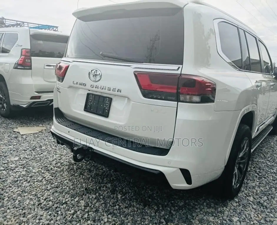 New Toyota Land Cruiser LC300 2024 White