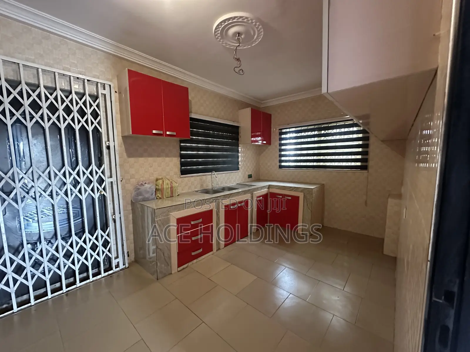 2bdrm Apartment in Kfc, School Junction for rent
