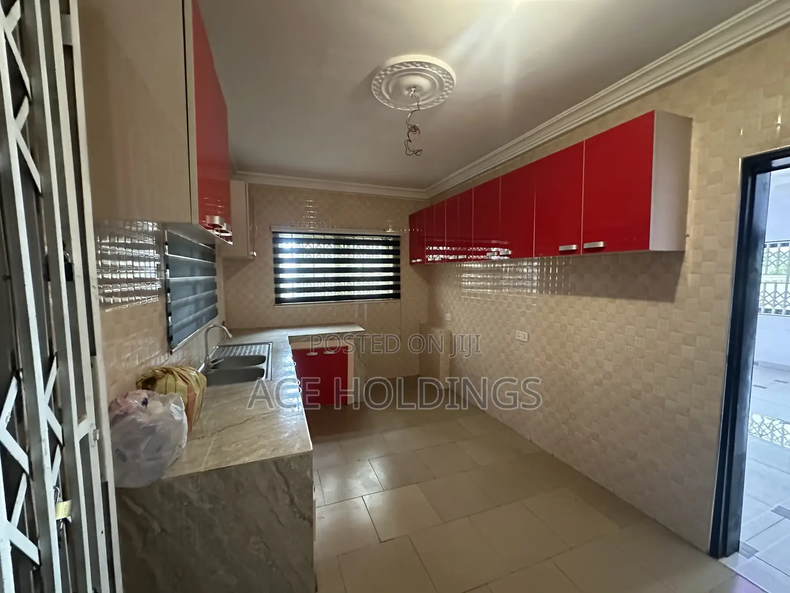 2bdrm Apartment in Kfc, School Junction for rent