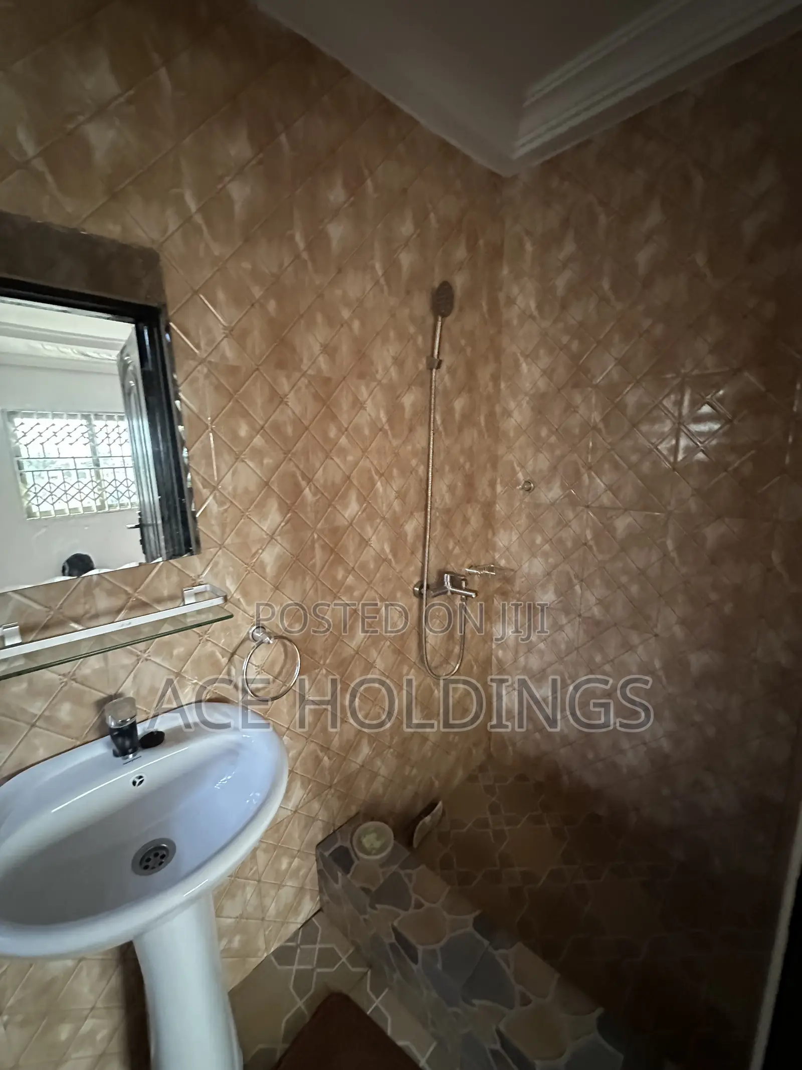 2bdrm Apartment in Kfc, School Junction for rent
